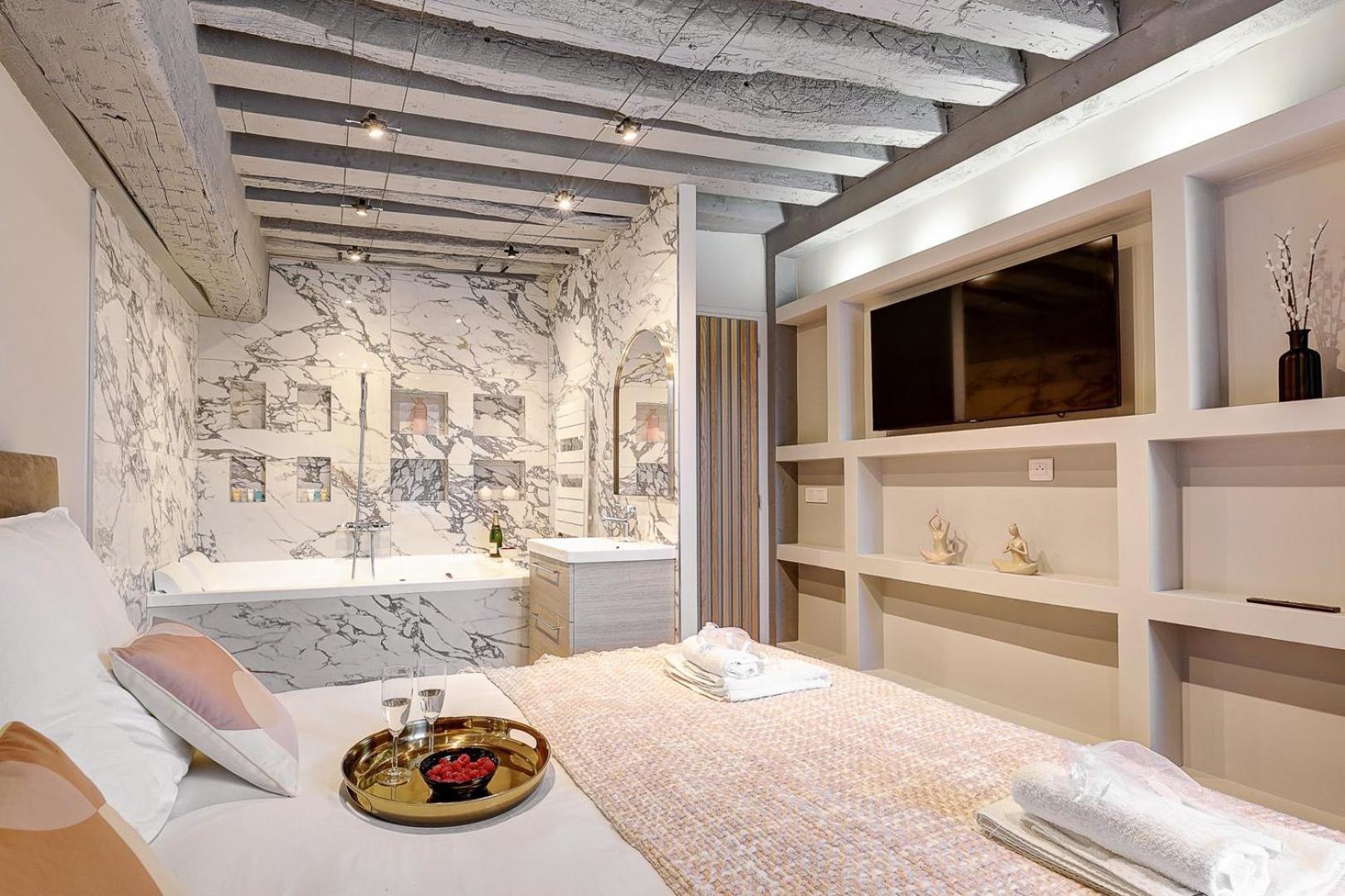Bluestay 193 - Superb In * Paris