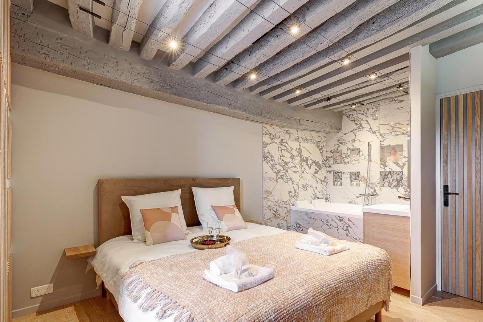 Bluestay 193 - Superb In * Paris